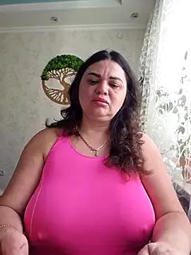 Discover our girls online shows and discover the company of countless livestreamers, with stunning shapes, sex toys and more.