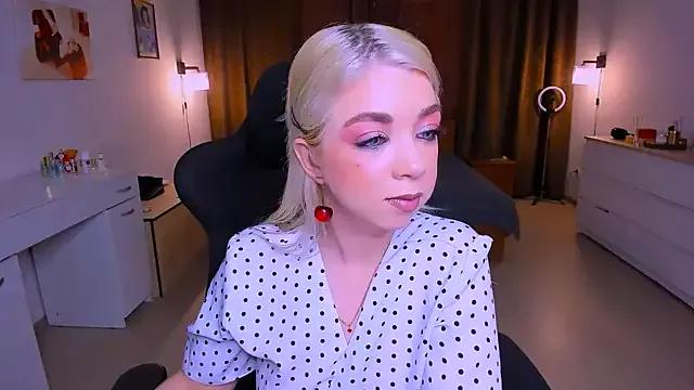 littleSiyfairy from StripChat
