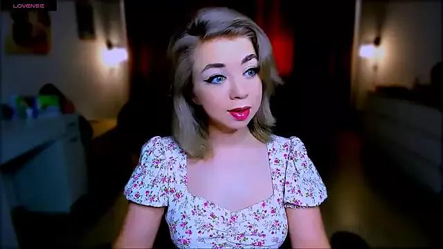 Discover our girls online shows and discover the company of countless livestreamers, with stunning shapes, sex toys and more.