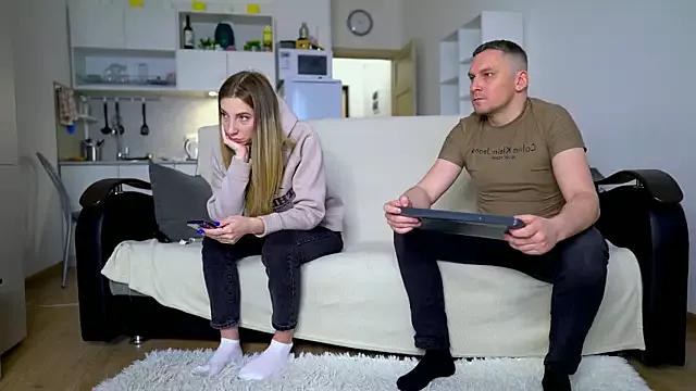 Discover our girls online shows and discover the company of countless livestreamers, with stunning shapes, sex toys and more.