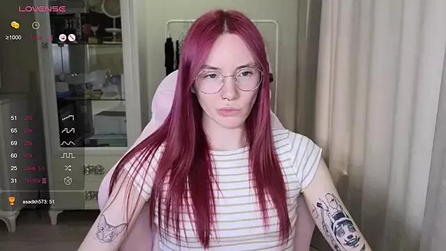 Discover our girls online shows and discover the company of countless livestreamers, with stunning shapes, sex toys and more.
