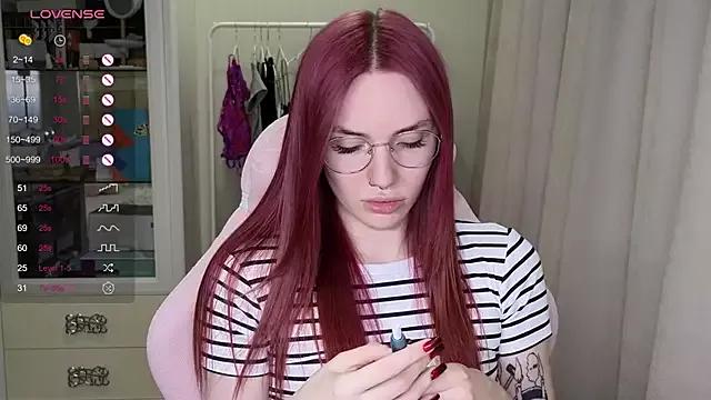 Discover our girls online shows and discover the company of countless livestreamers, with stunning shapes, sex toys and more.