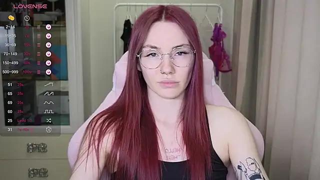 Discover our girls online shows and discover the company of countless livestreamers, with stunning shapes, sex toys and more.