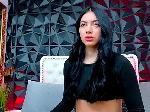 Discover our girls online shows and discover the company of countless livestreamers, with stunning shapes, sex toys and more.