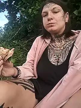 lizzardqueeen from StripChat