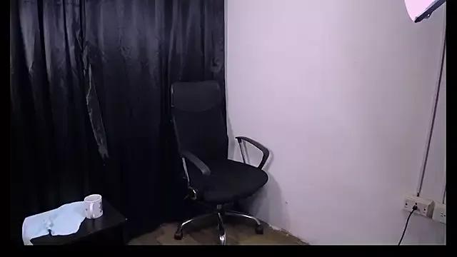 Lizzie_Collin from StripChat