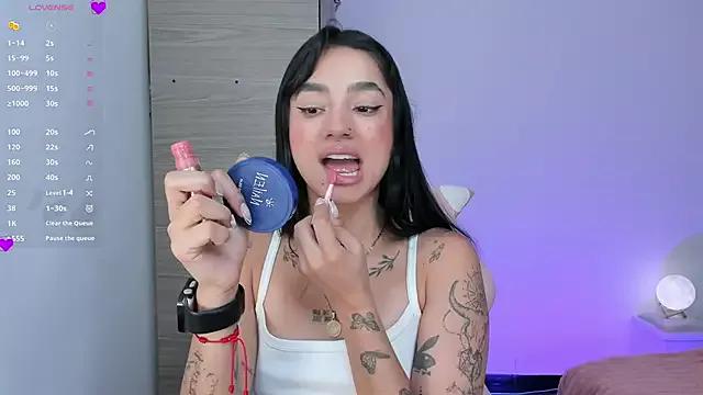 Lizzie_corner_v from StripChat