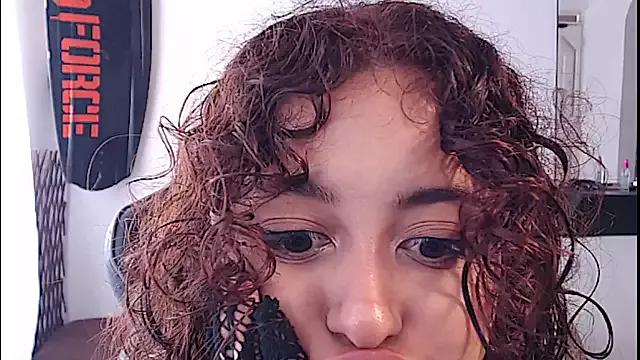lizzy-c-e-e from StripChat