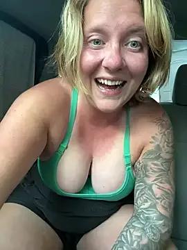 Lizzyloo from StripChat