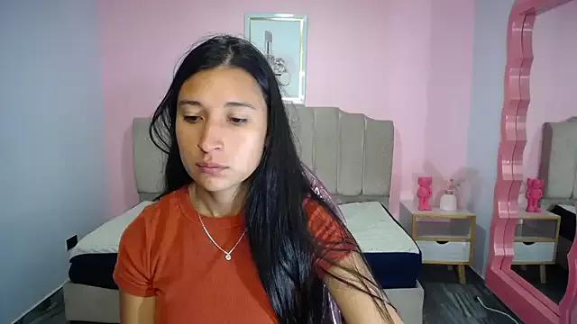 Discover our girls online shows and discover the company of countless livestreamers, with stunning shapes, sex toys and more.