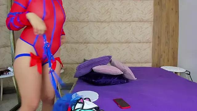 Discover our girls online shows and discover the company of countless livestreamers, with stunning shapes, sex toys and more.