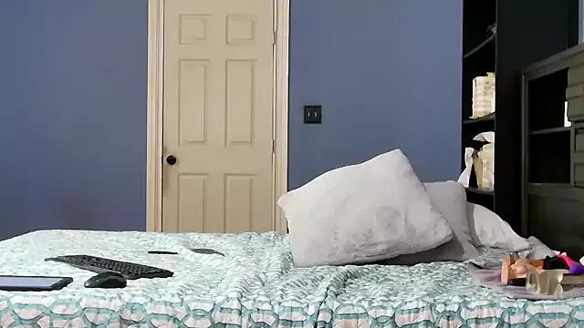 LizzyRU from StripChat