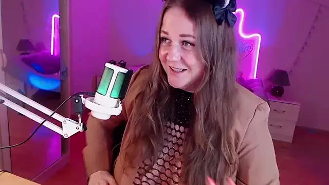 LizzyShine from StripChat