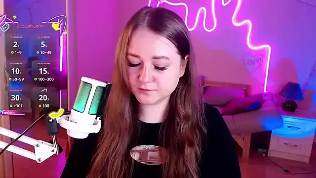 LizzyShine from StripChat