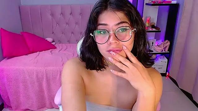 LoaLuxury from StripChat