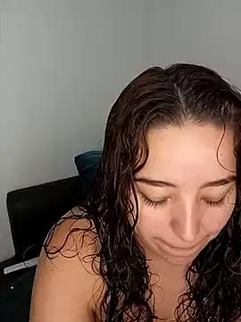 Discover our girls online shows and discover the company of countless livestreamers, with stunning shapes, sex toys and more.