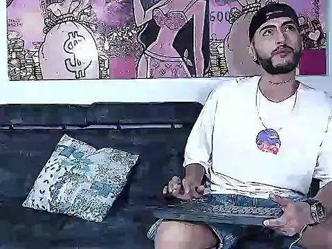 Lobocruzlatino15 webcams show profile image 