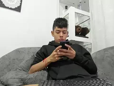 LoganTwink18 from StripChat is Freechat