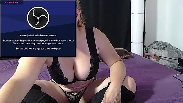 Discover our girls online shows and discover the company of countless livestreamers, with stunning shapes, sex toys and more.