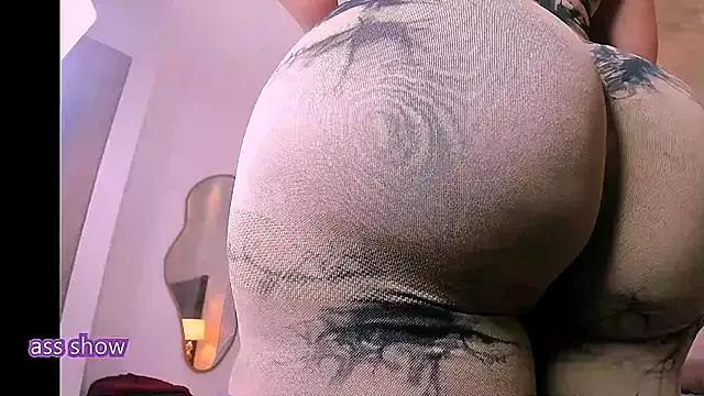 Discover our girls online shows and discover the company of countless livestreamers, with stunning shapes, sex toys and more.
