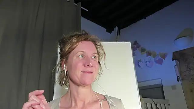 Lola_Belgium from StripChat