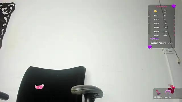 Lola_Blondie from StripChat