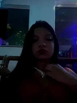 Discover our girls online shows and discover the company of countless livestreamers, with stunning shapes, sex toys and more.