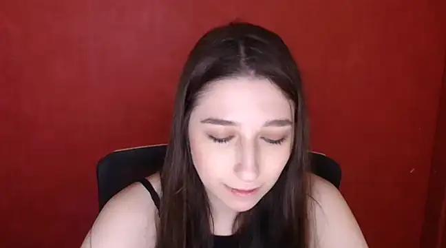 Discover our girls online shows and discover the company of countless livestreamers, with stunning shapes, sex toys and more.