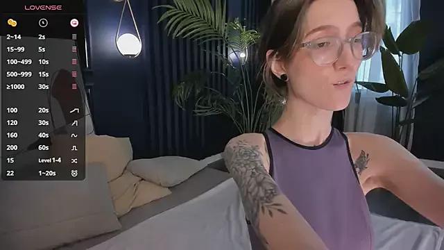 Discover our girls online shows and discover the company of countless livestreamers, with stunning shapes, sex toys and more.