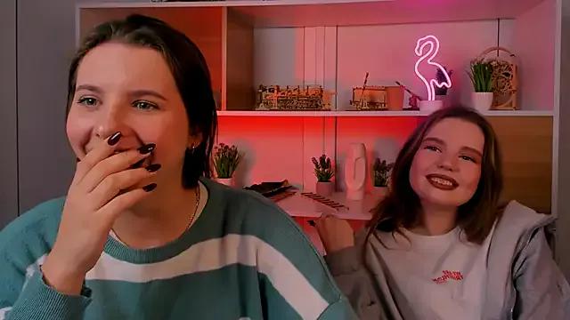 Discover our girls online shows and discover the company of countless livestreamers, with stunning shapes, sex toys and more.