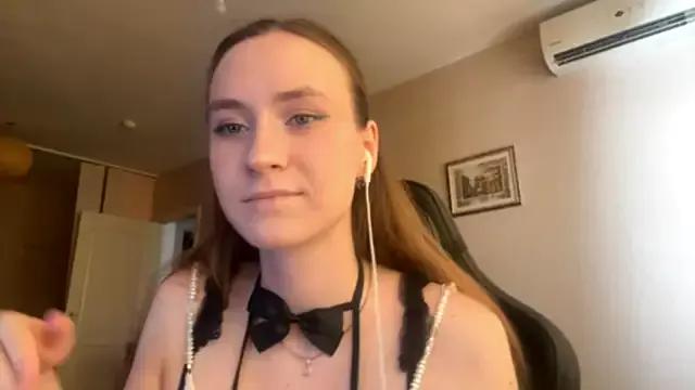 Discover our girls online shows and discover the company of countless livestreamers, with stunning shapes, sex toys and more.