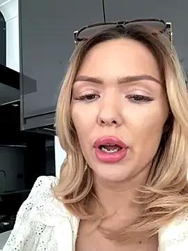 lolableux from StripChat is Freechat