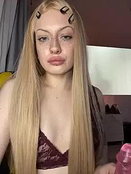 Discover our girls online shows and discover the company of countless livestreamers, with stunning shapes, sex toys and more.