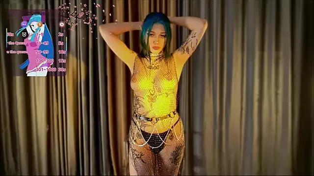 Discover our girls online shows and discover the company of countless livestreamers, with stunning shapes, sex toys and more.