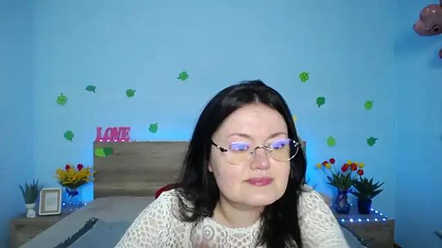 Discover our girls online shows and discover the company of countless livestreamers, with stunning shapes, sex toys and more.