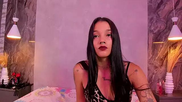 Discover our girls online shows and discover the company of countless livestreamers, with stunning shapes, sex toys and more.