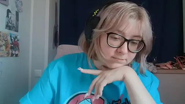 LolaWEI from StripChat is Freechat