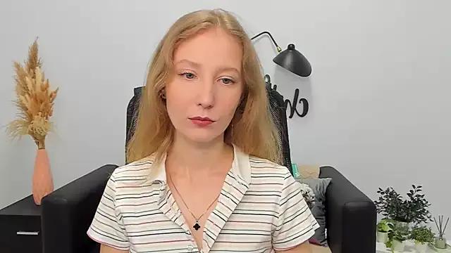 Discover our girls online shows and discover the company of countless livestreamers, with stunning shapes, sex toys and more.