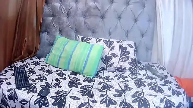 Lollilips105 from StripChat is Freechat