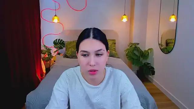 Discover our girls online shows and discover the company of countless livestreamers, with stunning shapes, sex toys and more.