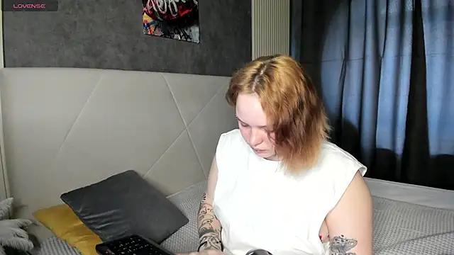 Looly_Rise from StripChat