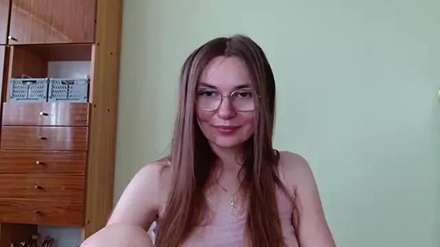 LooveELLYx from StripChat