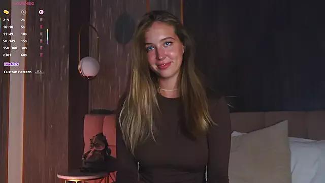 Discover our girls online shows and discover the company of countless livestreamers, with stunning shapes, sex toys and more.