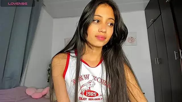 Discover our girls online shows and discover the company of countless livestreamers, with stunning shapes, sex toys and more.