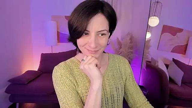 Discover our girls online shows and discover the company of countless livestreamers, with stunning shapes, sex toys and more.