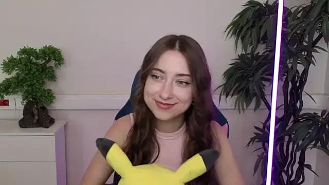 Discover our girls online shows and discover the company of countless livestreamers, with stunning shapes, sex toys and more.