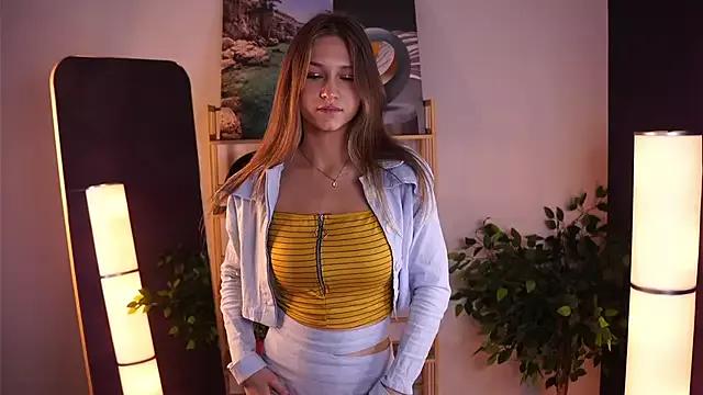 Discover our girls online shows and discover the company of countless livestreamers, with stunning shapes, sex toys and more.