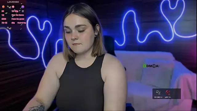 Discover our girls online shows and discover the company of countless livestreamers, with stunning shapes, sex toys and more.