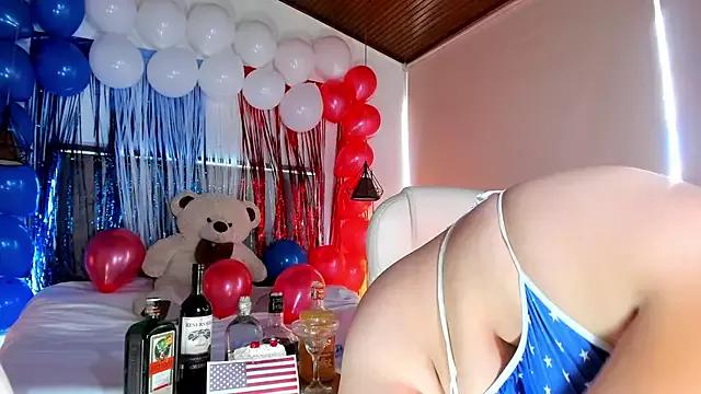 Discover our girls online shows and discover the company of countless livestreamers, with stunning shapes, sex toys and more.