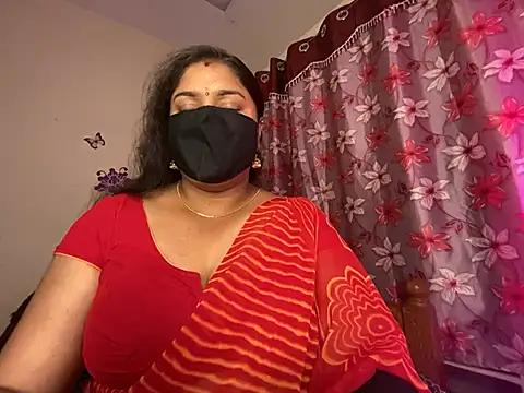 LouleyRanii from StripChat